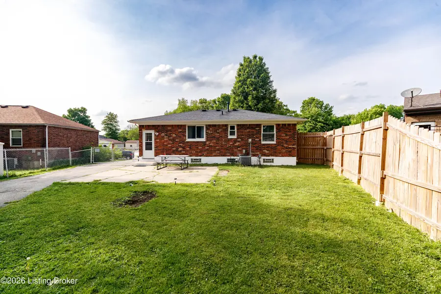 5904 Carmelwood Dr, Louisville, KY 40229 - #2