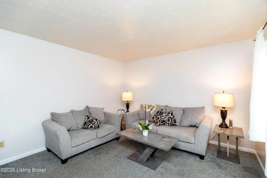 5904 Carmelwood Dr, Louisville, KY 40229 - #3