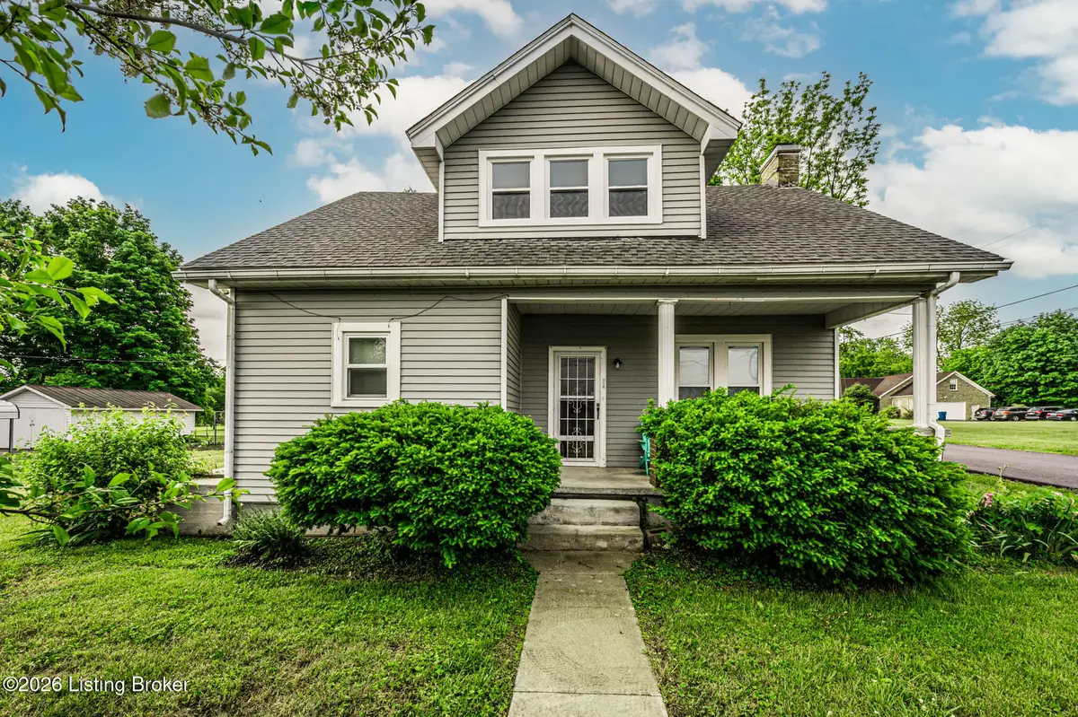 303 E 4th St, Smiths Grove, KY 42171 - #1