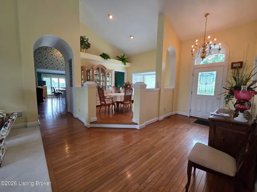 102 Lakeview Dr, Springfield, KY 40069 - #3
