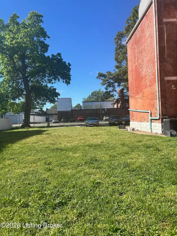 2824 W Chestnut St, Louisville, KY 40211