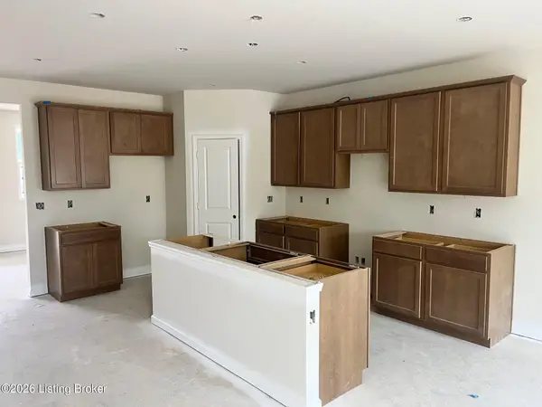 8410 Hollis Vw Way, Louisville, KY 40214