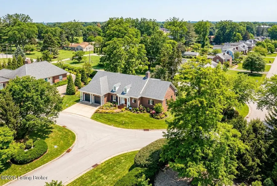 401 Stonehaven Commons Ct, Louisville, KY 40207 - #3