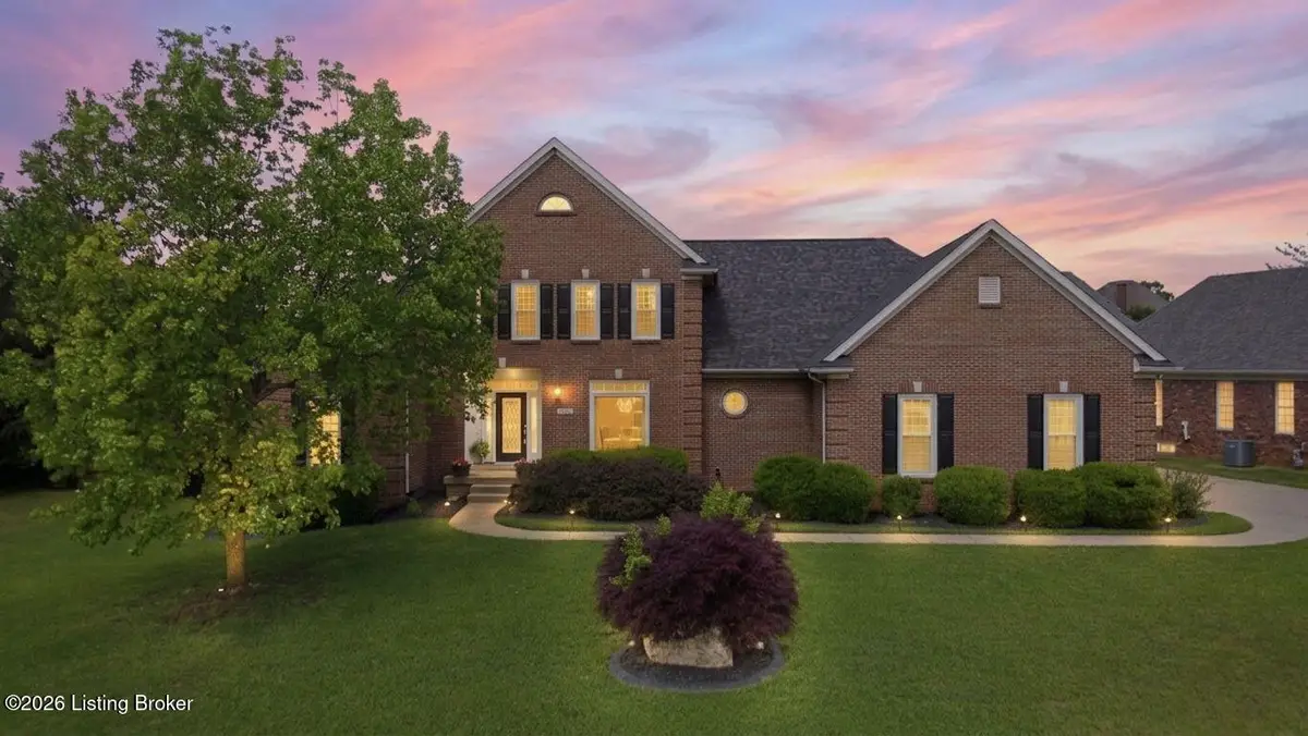 7915 Hall Farm Dr, Louisville, KY 40291 - #1