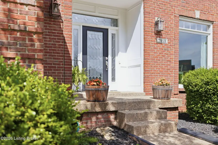 7915 Hall Farm Dr, Louisville, KY 40291 - #3