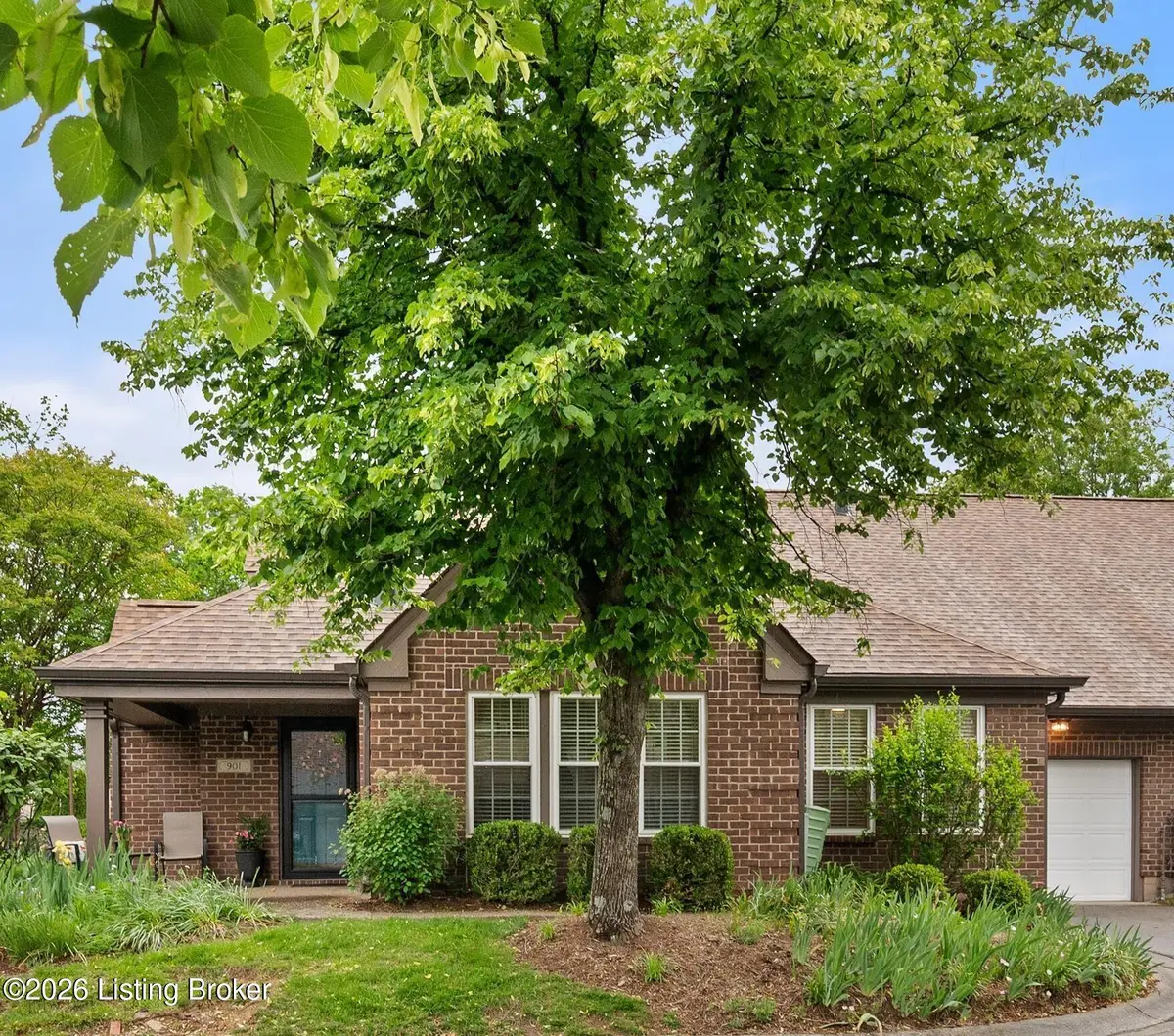 901 Eastbridge Ct, Louisville, KY 40223 - #1
