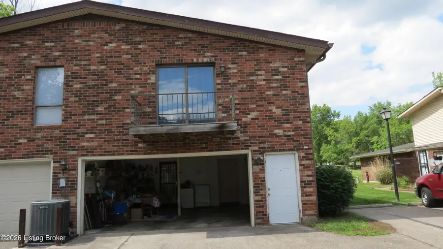 3115 Meadowside Ct, Louisville, KY 40214 - #2