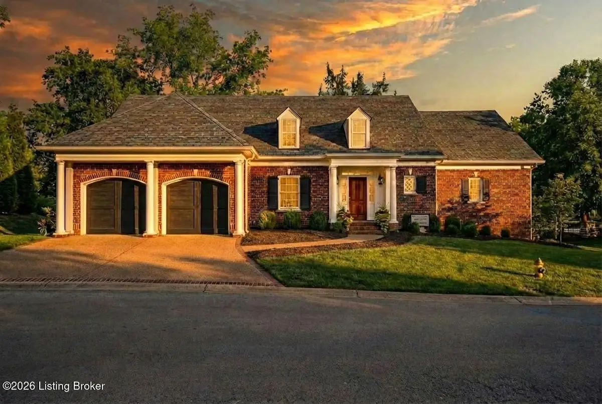 401 Stonehaven Commons Ct, Louisville, KY 40207 - #1