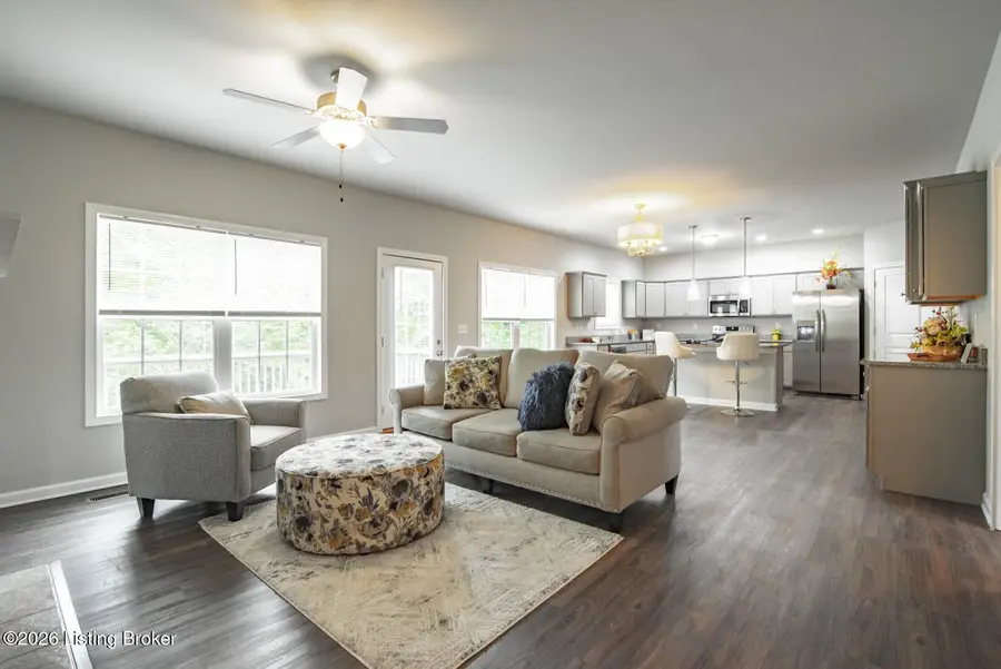 219 N Canterbury Glen Dr, Mount Washington, KY 40047 - #3