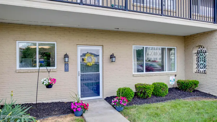 201 Casa Bella Ct, Louisville, KY 40220 - #2