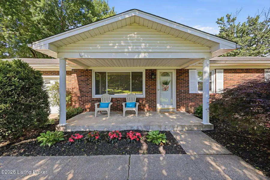 687 Meadowbrook Dr, Shepherdsville, KY 40165 - #3