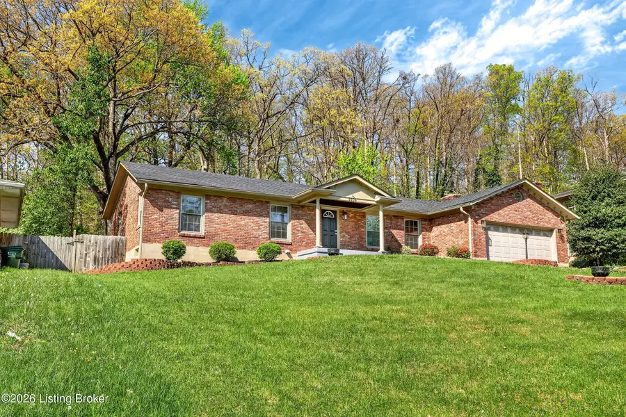 9206 Lakeridge Dr, Louisville, KY 40272 - #2