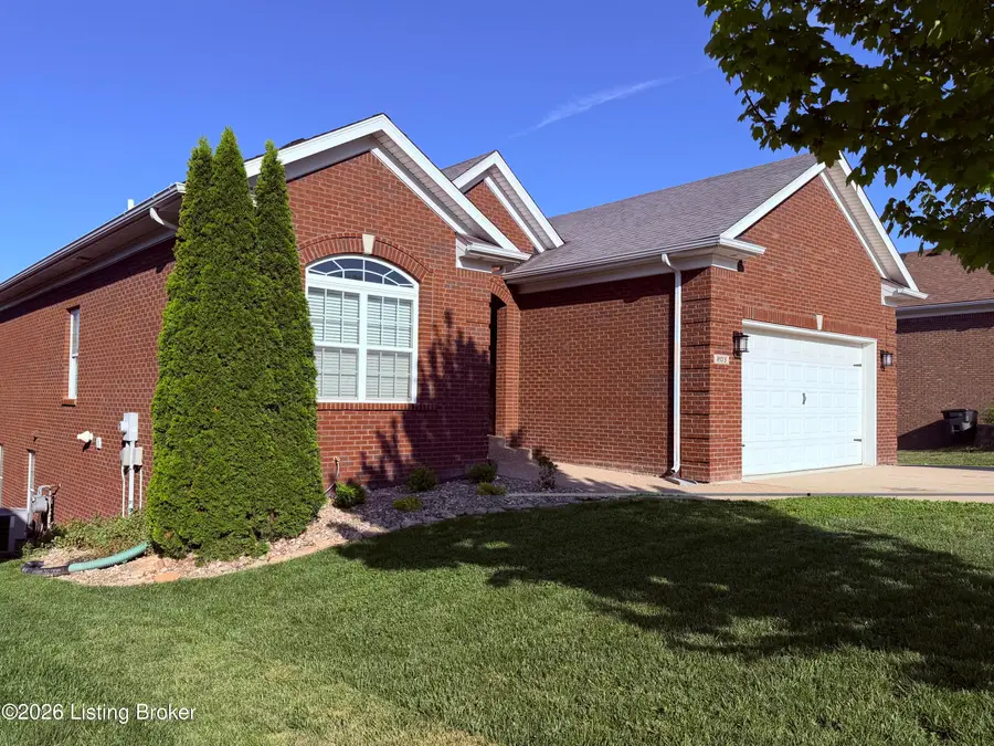203 Deep Creek Dr, Shepherdsville, KY 40165 - #2