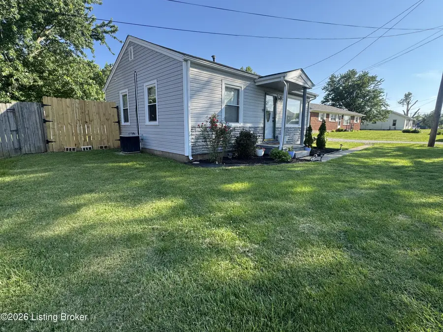 201 Meadowview Dr, Mount Washington, KY 40047 - #3