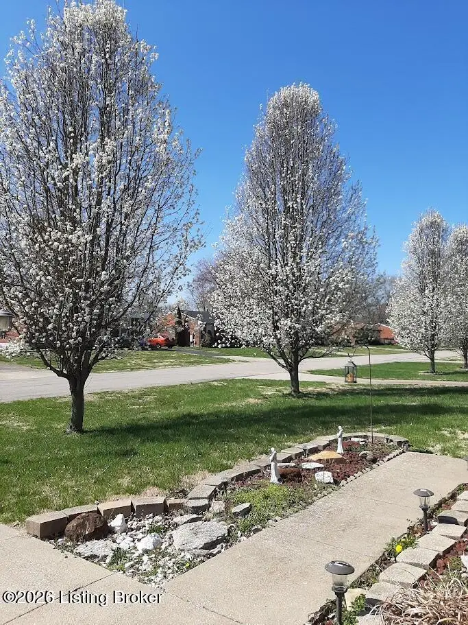 6703 Barbrook Rd, Louisville, KY 40258 - #2