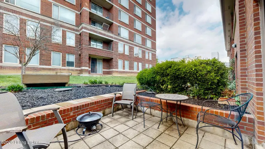 638 S 2nd St #Apt 2, Louisville, KY 40202 - #2