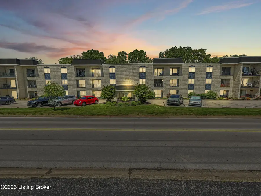 4825 Sherburn Ln #307-B, Louisville, KY 40207 - #2