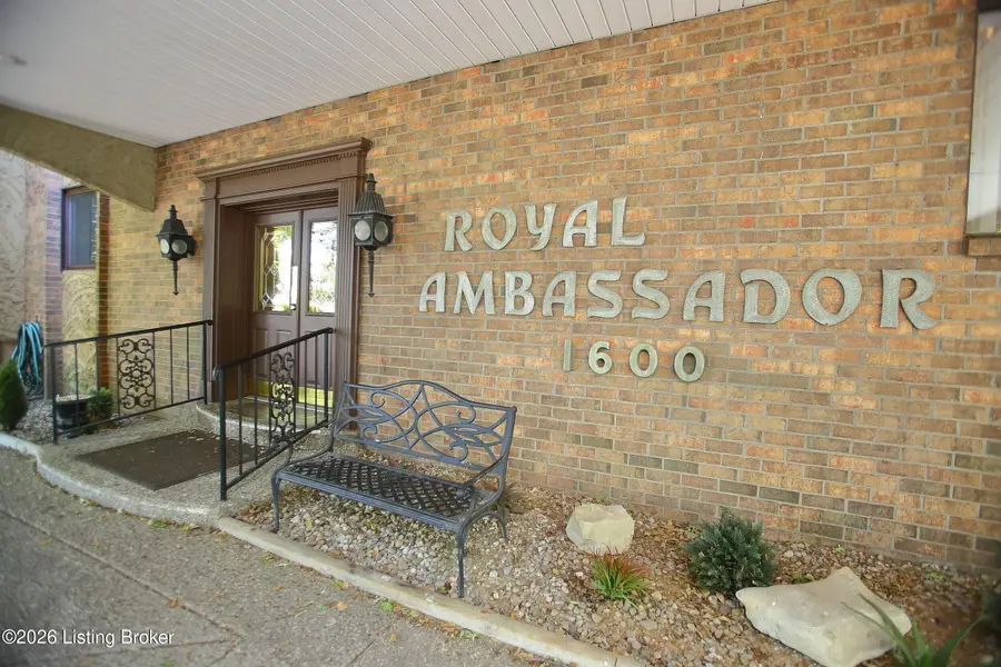 1600 Gardiner Ln #204, Louisville, KY 40205 - #2
