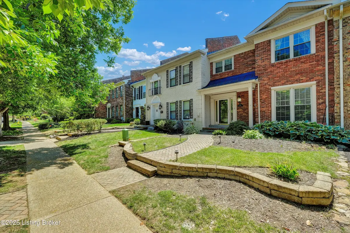 9518 Wessex Pl, Louisville, KY 40222 - #1