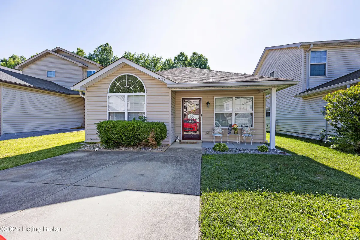 6227 Valley Forest Dr, Louisville, KY 40219 - #1