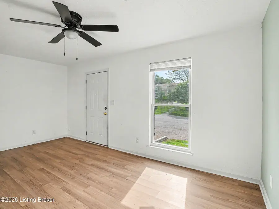 6904 Holly Lake Dr, Louisville, KY 40291 - #3