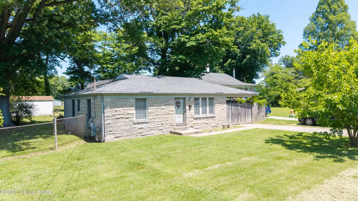 6413 North Dr, Louisville, KY 40272 - #1