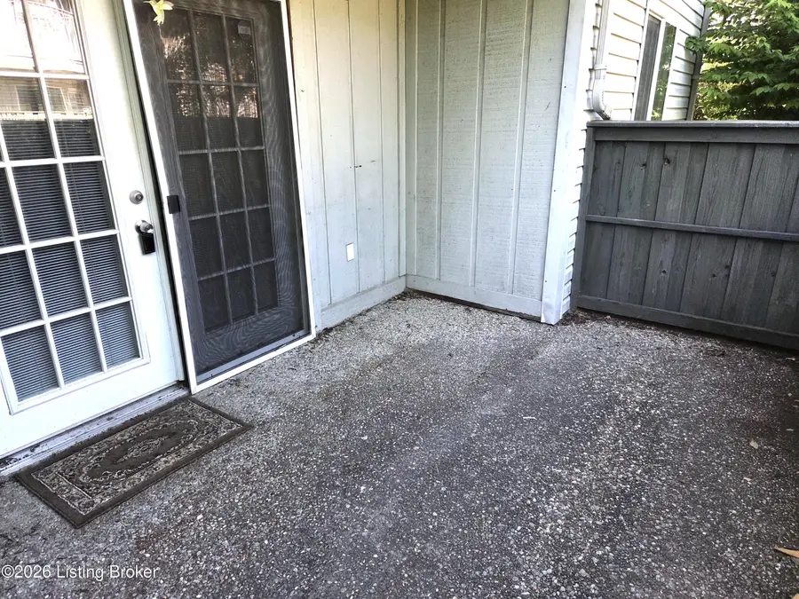 4302 Wisteria Landing Cir #104, Louisville, KY 40218 - #2
