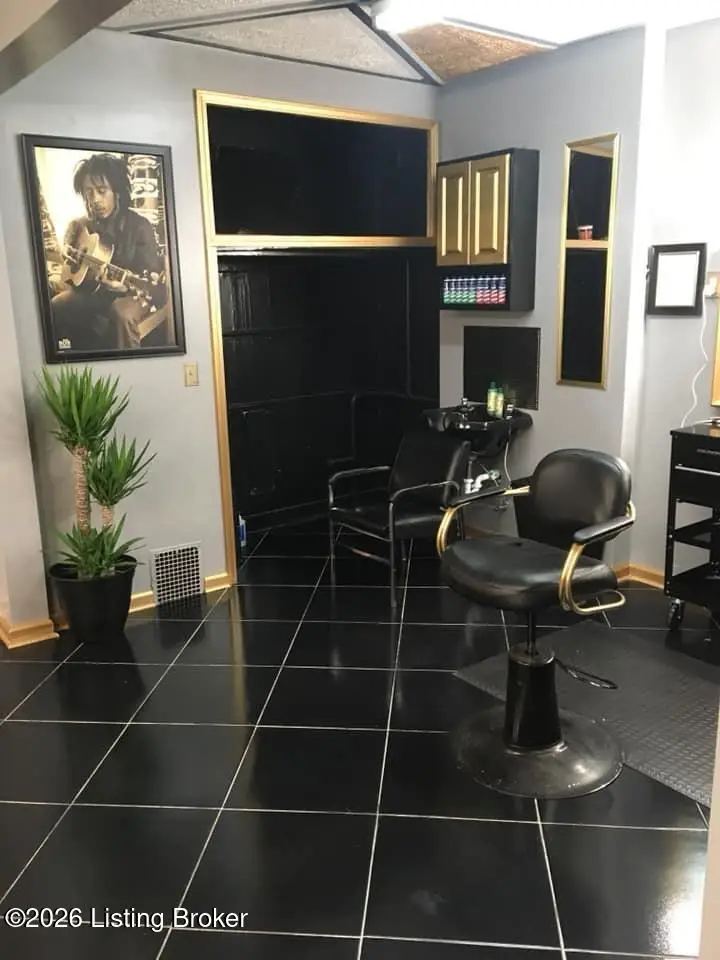 837 Denmark St, Louisville, KY 40215 - #3