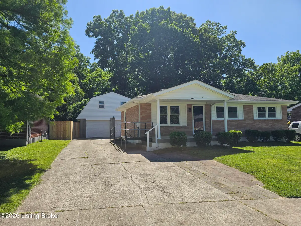 9233 Lantana Dr, Louisville, KY 40229 - #1