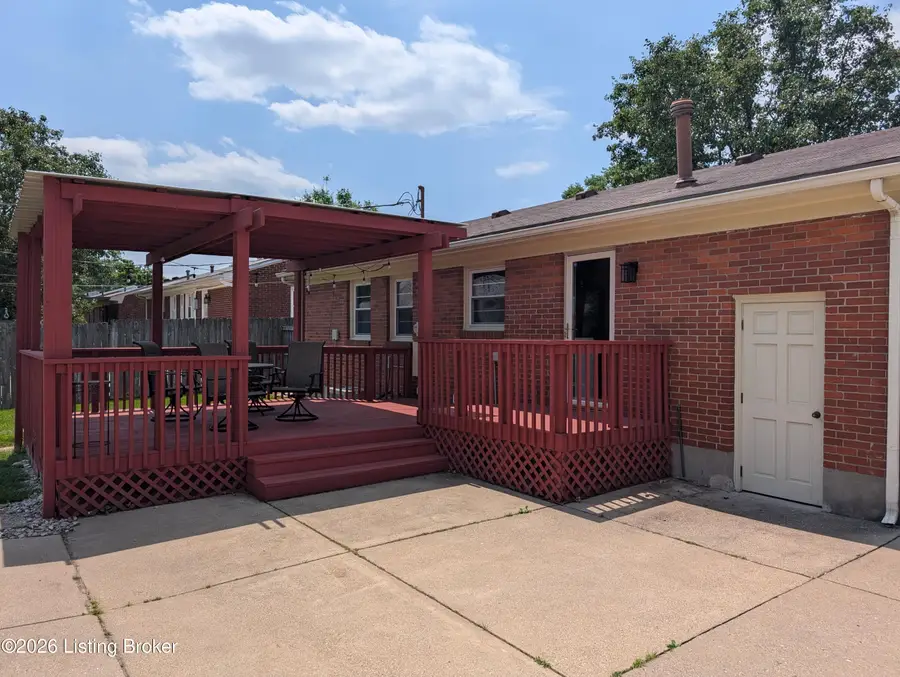 3913 Woodgate Ln, Louisville, KY 40220 - #3