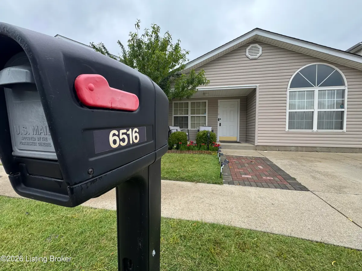 6516 Cottagemeadow Dr, Louisville, KY 40218 - #1