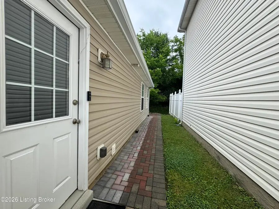 6516 Cottagemeadow Dr, Louisville, KY 40218 - #3