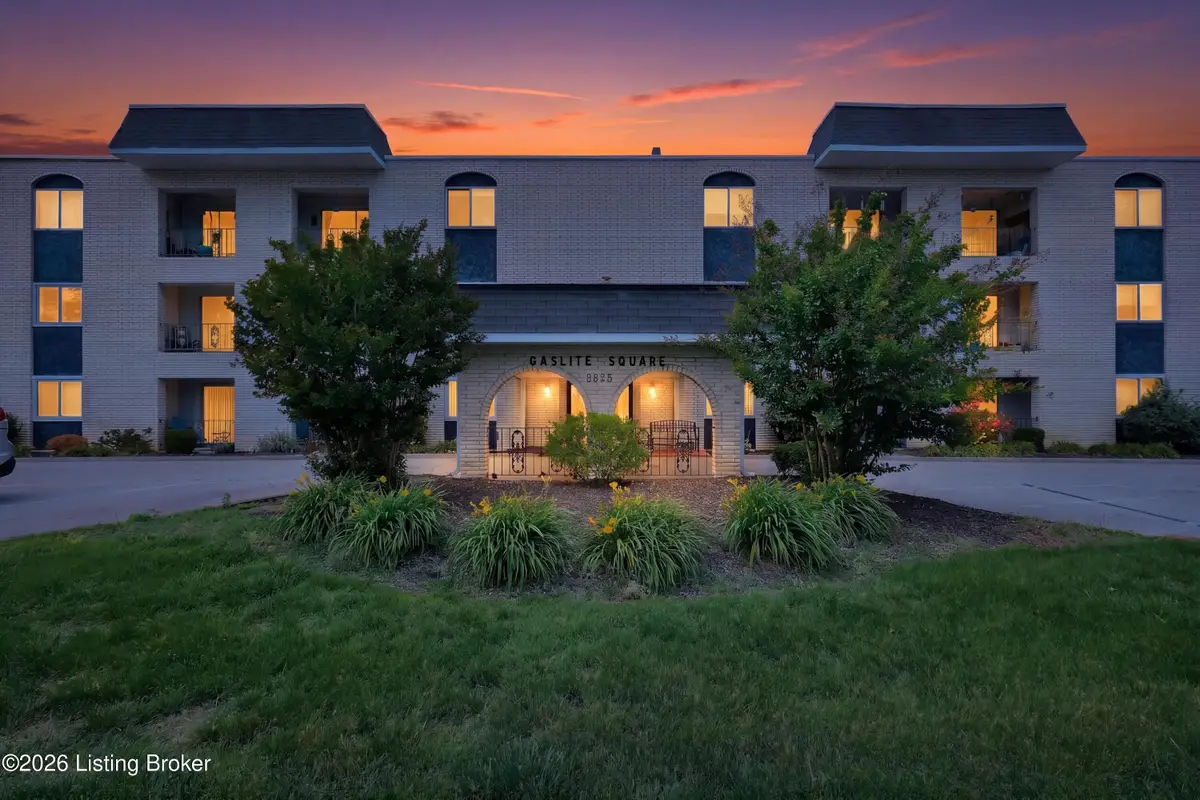 4825 Sherburn Ln #201, Louisville, KY 40207 - #1