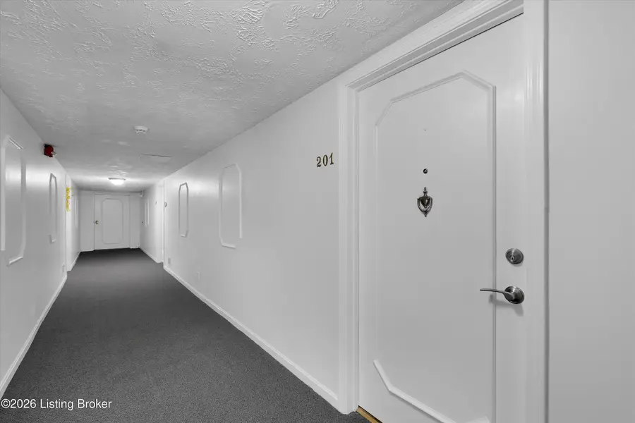 4825 Sherburn Ln #201, Louisville, KY 40207 - #3
