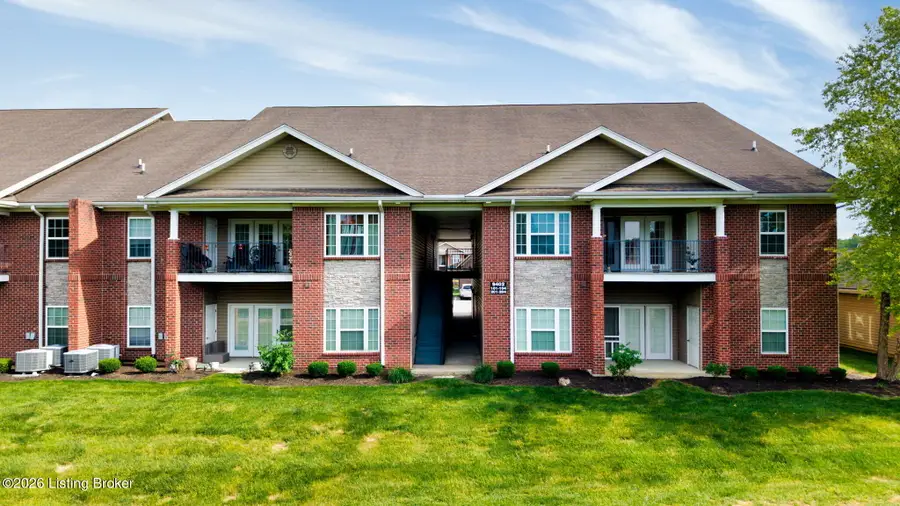9402 Clubview Dr #203, Louisville, KY 40291 - #2