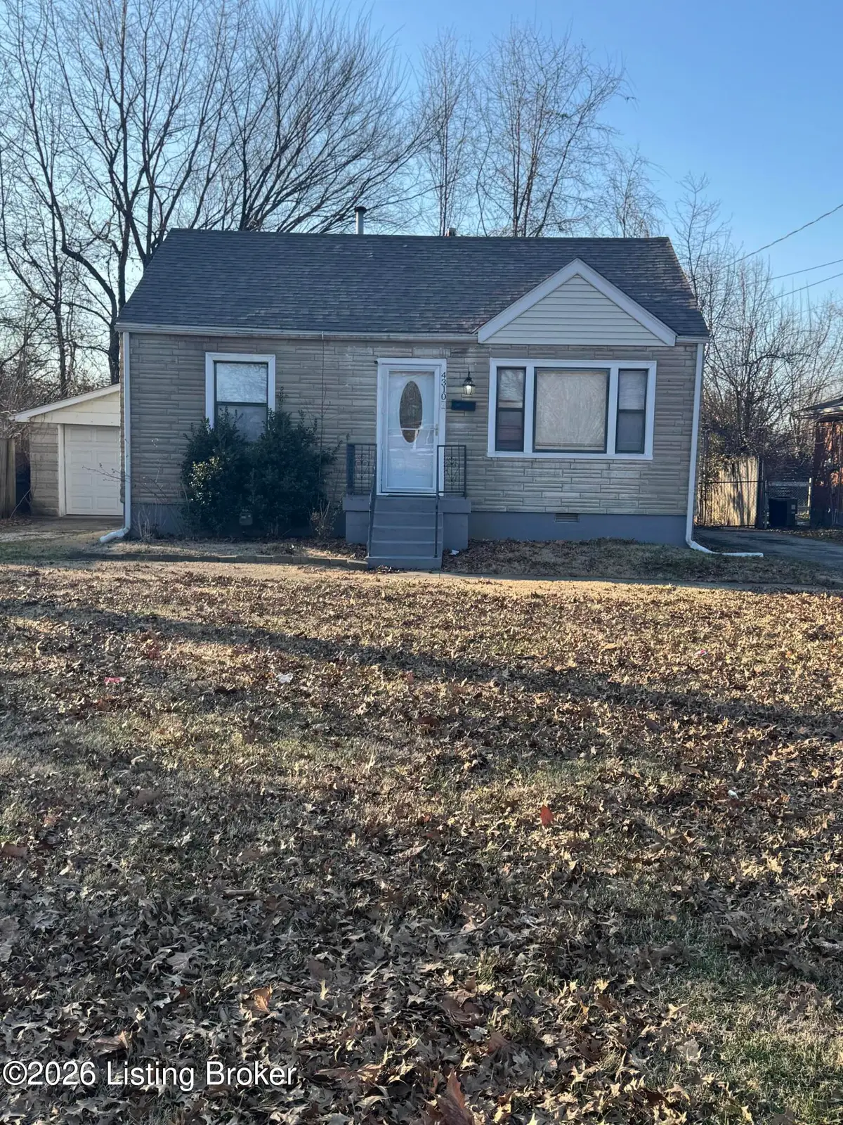 4310 Lynnview Dr, Louisville, KY 40216 - #1