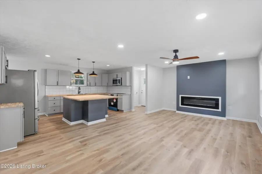 1520 E 8th St, Jeffersonville, IN 47130 - #3