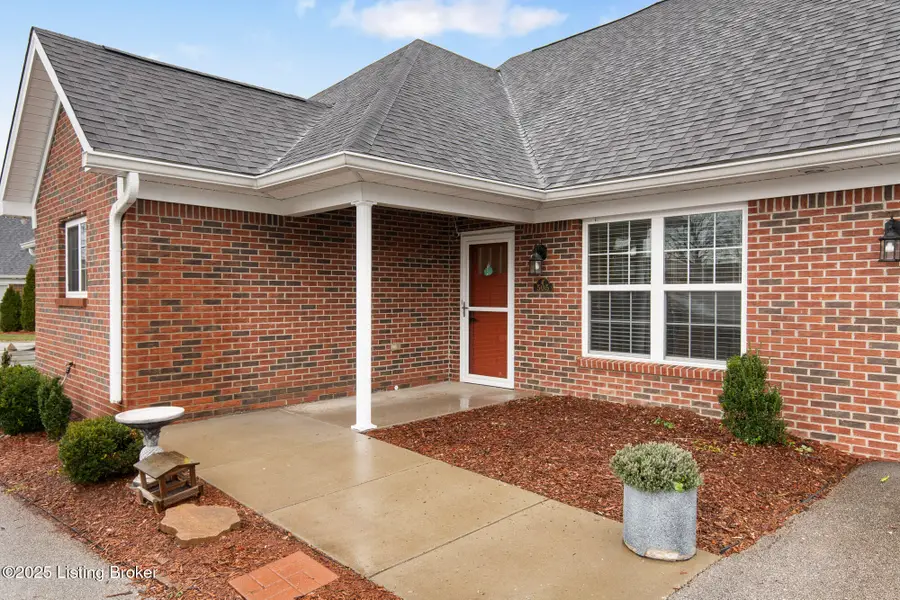 505 Eagle Pointe Dr, Louisville, KY 40214 - #2