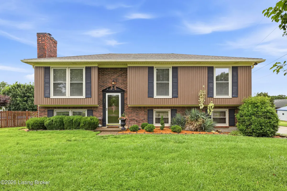 304 Sycamore Dr, Shepherdsville, KY 40165 - #1