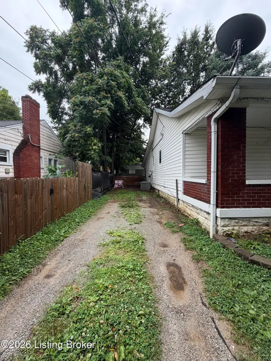 1424 Oakwood Ave, Louisville, KY 40215 - #2
