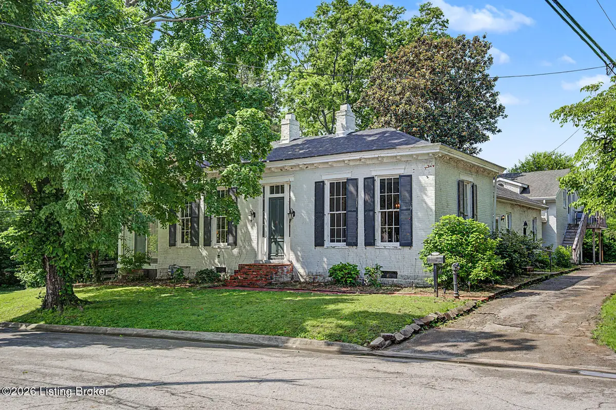 3606 College Dr, Jeffersontown, KY 40299 - #1