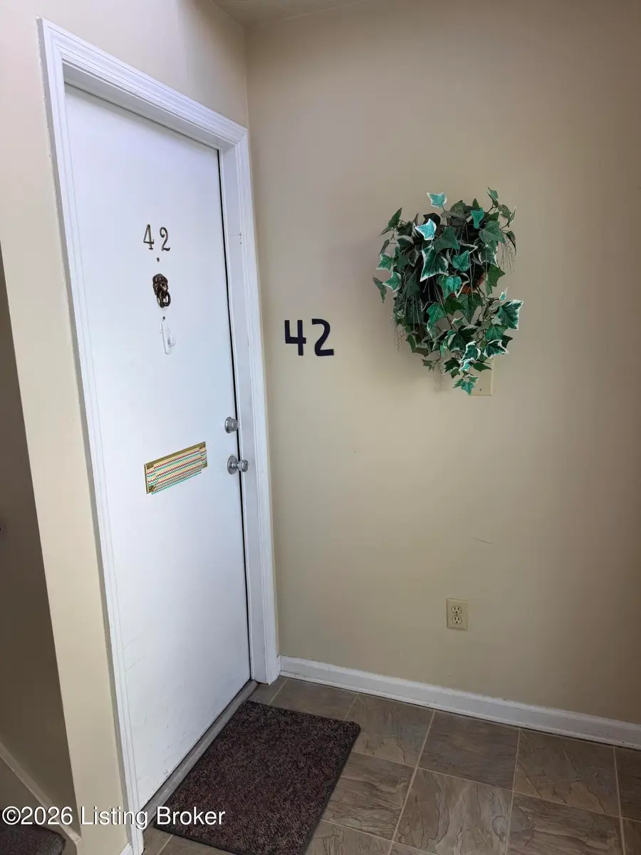 1310 Louisville Rd #APT 42, Frankfort, KY 40601 - #3