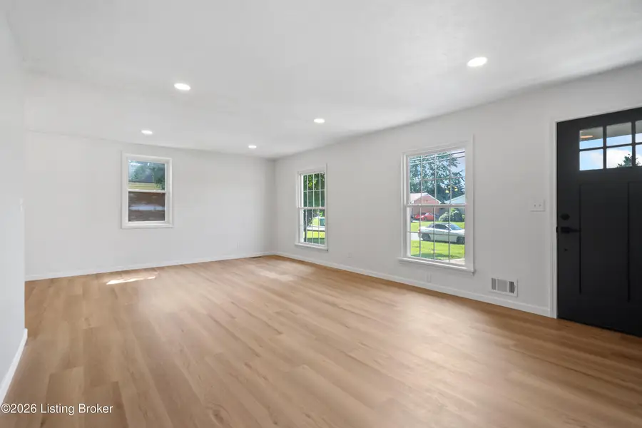 4901 Rossmoor Dr, Louisville, KY 40219 - #3