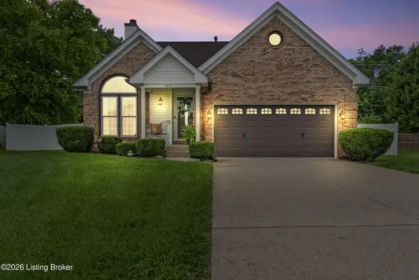 3901 Meadow Ridge Pl, Louisville, KY 40218