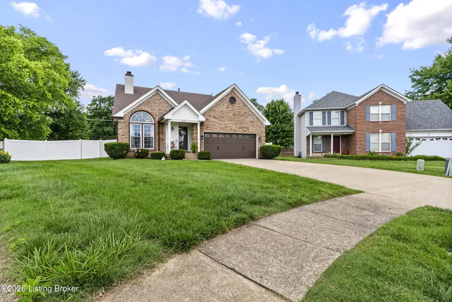 3901 Meadow Ridge Pl, Louisville, KY 40218 - #2
