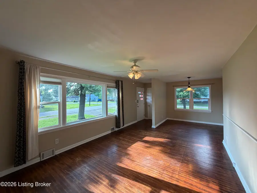 301 S Center St, Bardstown, KY 40004 - #2