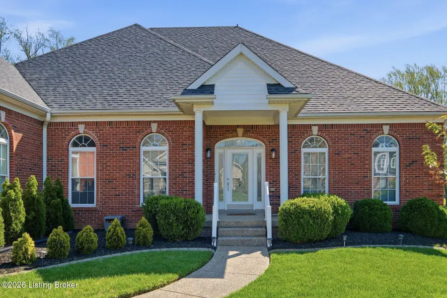 305 Gablewood Cir, Louisville, KY 40245 - #2