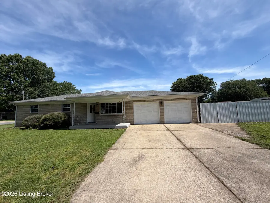 3701 Vanguard Dr, Louisville, KY 40229 - #2