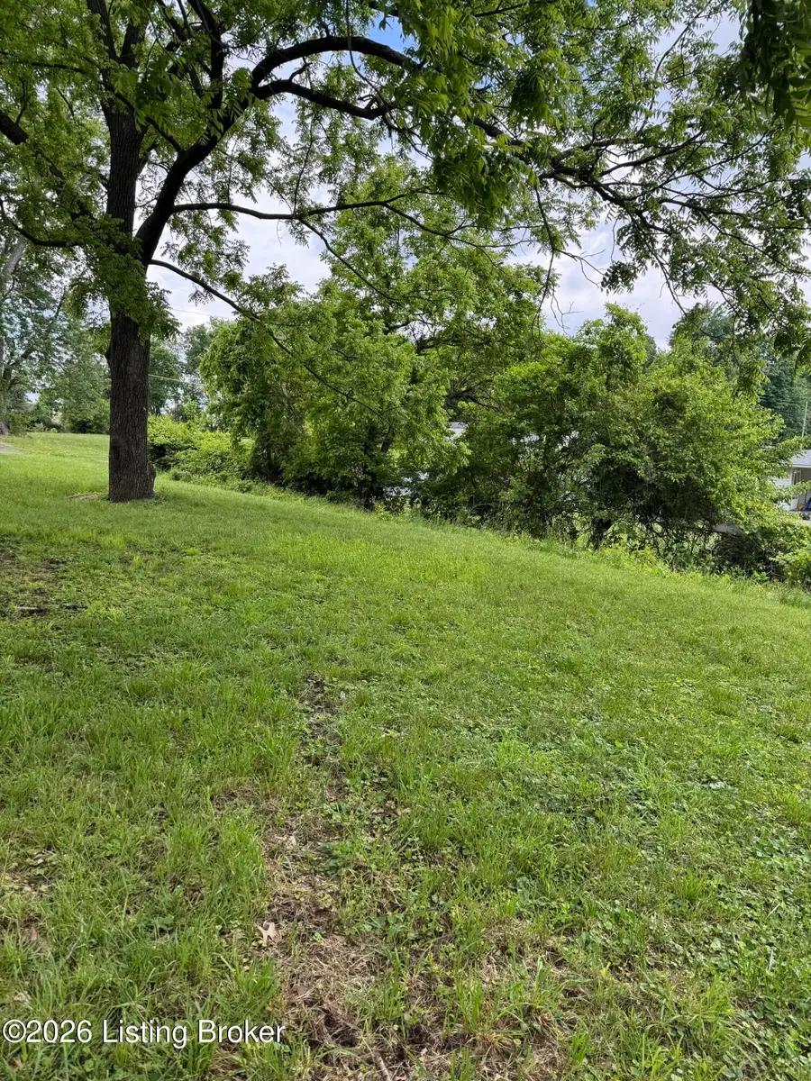 201 Alreva Rd, Louisville, KY 40216 - #2