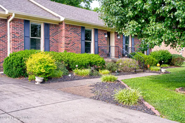 194 Circle Valley Dr, Louisville, KY 40229